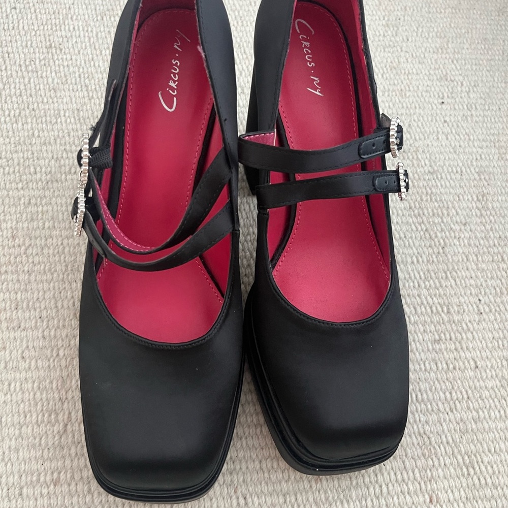 Women’s Chunky Heel Mary Jane’s